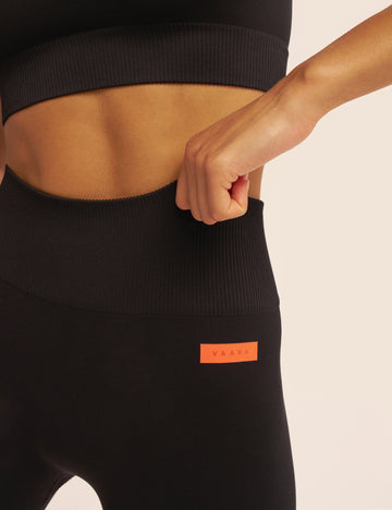 Seamless Knit Short 3