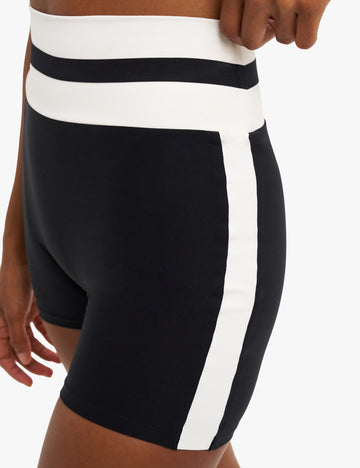 Flo Short 4