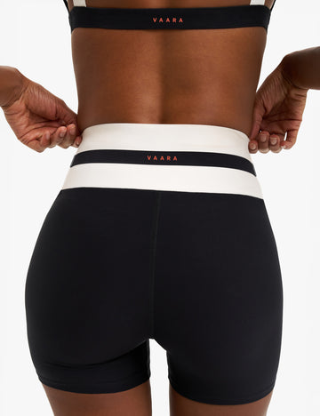 Flo Short 5